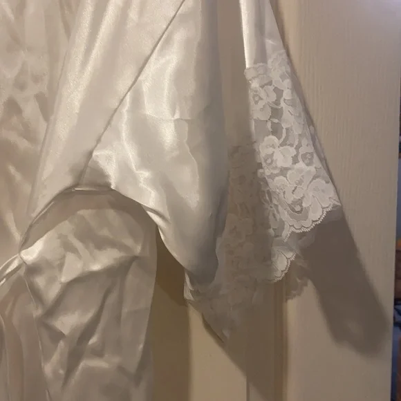 Bridal Robe - Picture 5 of 8